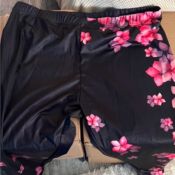 Women's Printed Leggings - Picture 4 of 5